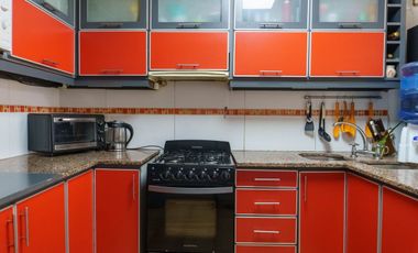 CASA EN VENTA VILLA BALLESTER 4 AMBIENTES  PILETA
