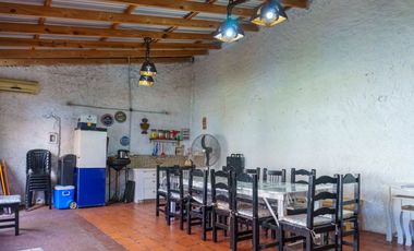 CASA EN VENTA VILLA BALLESTER 4 AMBIENTES  PILETA