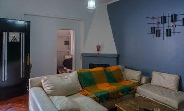 CASA EN VENTA VILLA BALLESTER 4 AMBIENTES  PILETA