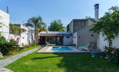 CASA EN VENTA VILLA BALLESTER 4 AMBIENTES  PILETA