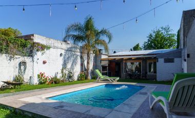 CASA EN VENTA VILLA BALLESTER 4 AMBIENTES  PILETA