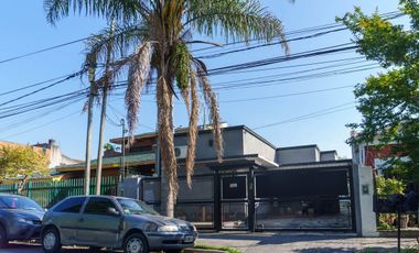 CASA EN VENTA VILLA BALLESTER 4 AMBIENTES  PILETA