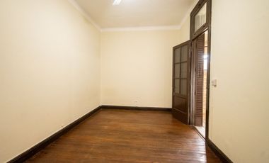 EN VENTA DPTO INTERNO PLANTA ALTA PLENO CENTRO