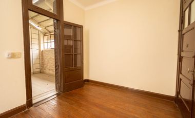 EN VENTA DPTO INTERNO PLANTA ALTA PLENO CENTRO