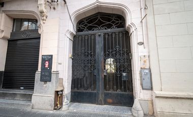 EN VENTA DPTO INTERNO PLANTA ALTA PLENO CENTRO
