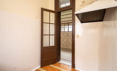 EN VENTA DPTO INTERNO PLANTA ALTA PLENO CENTRO