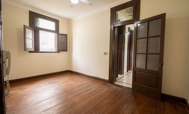 EN VENTA DPTO INTERNO PLANTA ALTA PLENO CENTRO