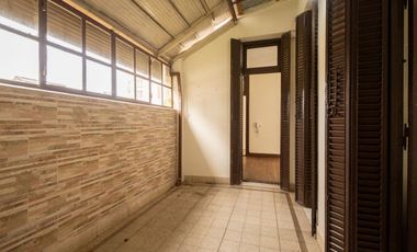 EN VENTA DPTO INTERNO PLANTA ALTA PLENO CENTRO