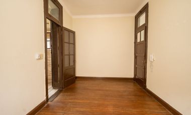 EN VENTA DPTO INTERNO PLANTA ALTA PLENO CENTRO