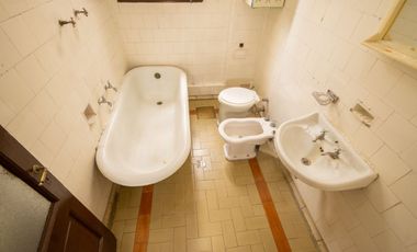 EN VENTA DPTO INTERNO PLANTA ALTA PLENO CENTRO