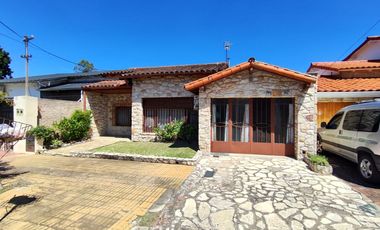 CASA EN VENTA 3 DORMITORIOS QUILMES OESTE