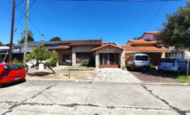 CASA EN VENTA 3 DORMITORIOS QUILMES OESTE