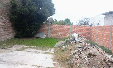 VENTA CASA 3 AMB CON PATIO Y LOCAL, BERAZATEGUI