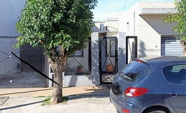 VENTA CASA 3 AMB CON PATIO Y LOCAL, BERAZATEGUI