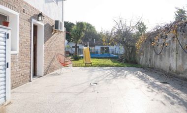 CASA EN VENTA BERISSO CON 1 DEPARTAMENTO Y PATIO