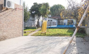 CASA EN VENTA BERISSO CON 1 DEPARTAMENTO Y PATIO