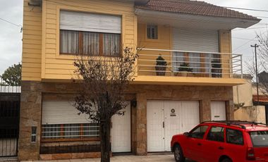 VENTA PH AL FRENTE 4 AMB. COCHERA MAS PH 3 AMB.