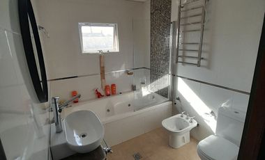 CASA EN VENTA QUILMES