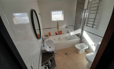 CASA EN VENTA QUILMES