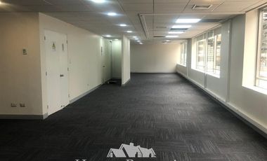 Oficina en Arriendo en Apoquindo / Augusto Leguia