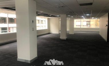 Oficina en Arriendo en Apoquindo / Augusto Leguia