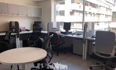 Oficina en Arriendo en Apoquindo / Augusto Leguia