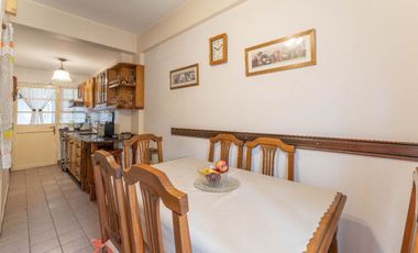 VENTA PH 4 AMBIENTES CON COCHERA JARDIN Y PARRILLA