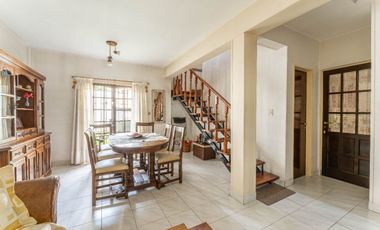 VENTA PH 4 AMBIENTES CON COCHERA JARDIN Y PARRILLA