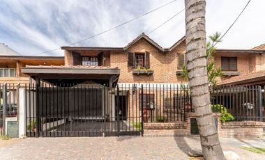 VENTA PH 4 AMBIENTES CON COCHERA JARDIN Y PARRILLA