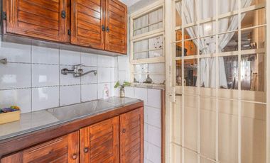 VENTA PH 4 AMBIENTES CON COCHERA JARDIN Y PARRILLA
