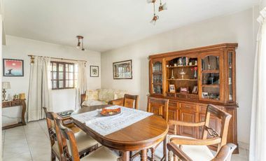 VENTA PH 4 AMBIENTES CON COCHERA JARDIN Y PARRILLA