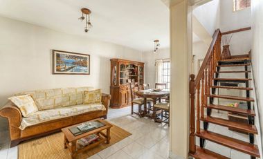 VENTA PH 4 AMBIENTES CON COCHERA JARDIN Y PARRILLA