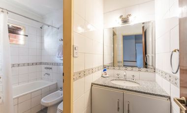 VENTA PH 4 AMBIENTES CON COCHERA JARDIN Y PARRILLA