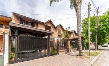 VENTA PH 4 AMBIENTES CON COCHERA JARDIN Y PARRILLA
