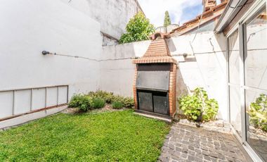 VENTA PH 4 AMBIENTES CON COCHERA JARDIN Y PARRILLA