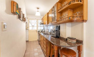 VENTA PH 4 AMBIENTES CON COCHERA JARDIN Y PARRILLA
