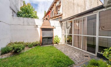 VENTA PH 4 AMBIENTES CON COCHERA JARDIN Y PARRILLA