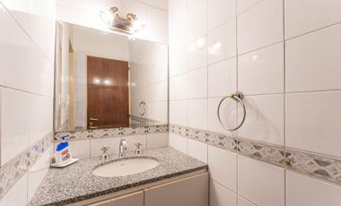 VENTA PH 4 AMBIENTES CON COCHERA JARDIN Y PARRILLA