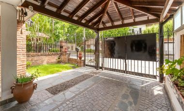 VENTA PH 4 AMBIENTES CON COCHERA JARDIN Y PARRILLA