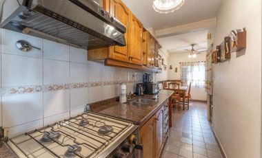 VENTA PH 4 AMBIENTES CON COCHERA JARDIN Y PARRILLA