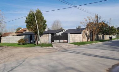 CASA 5 AMBIENTES EN VENTA LONGCHAMPS CON PISCINA