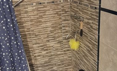 CASA 5 AMBIENTES EN VENTA LONGCHAMPS CON PISCINA