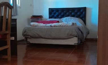 CASA 5 AMBIENTES EN VENTA LONGCHAMPS CON PISCINA