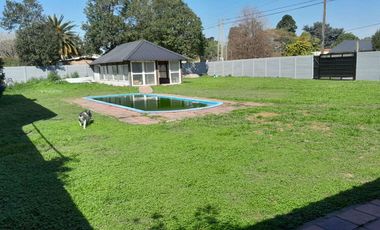 CASA 5 AMBIENTES EN VENTA LONGCHAMPS CON PISCINA