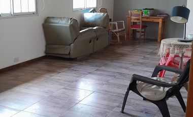 CASA 5 AMBIENTES EN VENTA LONGCHAMPS CON PISCINA