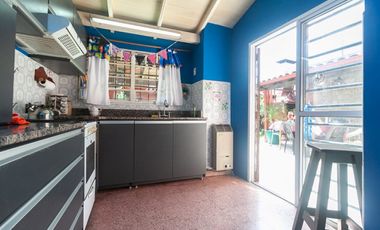 VENTA CASA 4 AMB CON 2 COCHERA, JARDIN Y PILETA