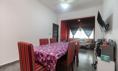 VENTA CASA 4 AMB CON 2 COCHERA, JARDIN Y PILETA