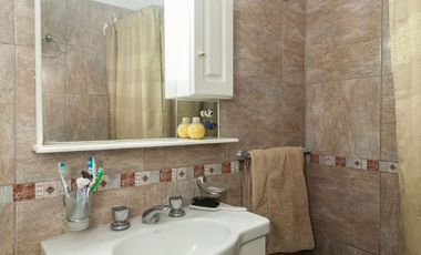 VENTA CASA 4 AMB CON 2 COCHERA, JARDIN Y PILETA