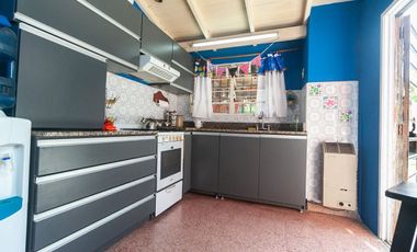 VENTA CASA 4 AMB CON 2 COCHERA, JARDIN Y PILETA