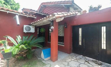 VENTA CASA 4 AMB CON 2 COCHERA, JARDIN Y PILETA